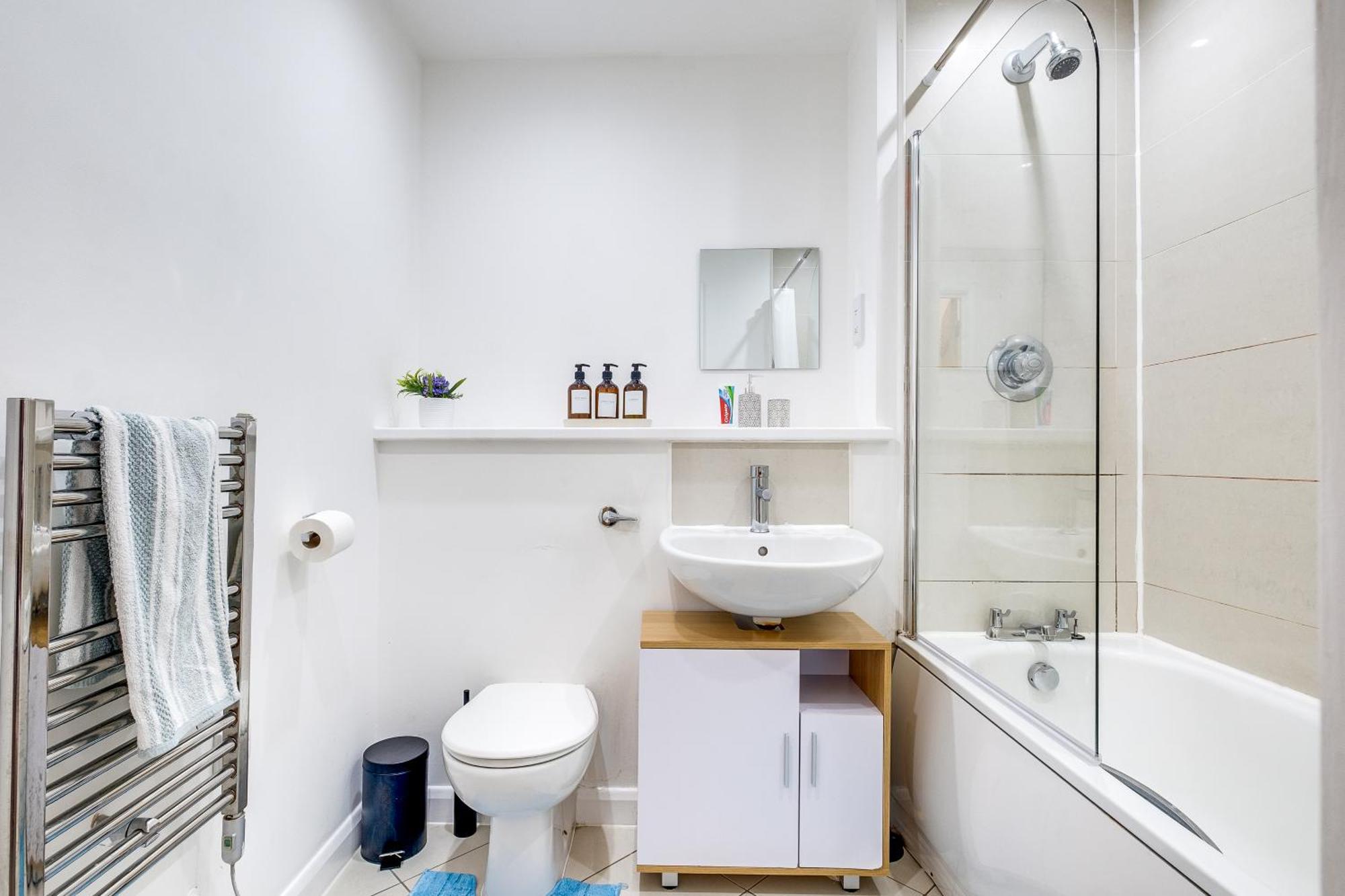 Central Suite Near Mailbox, King Bed, Ping Pong, Netflix, Sleeps 4 Birmingam Exterior foto