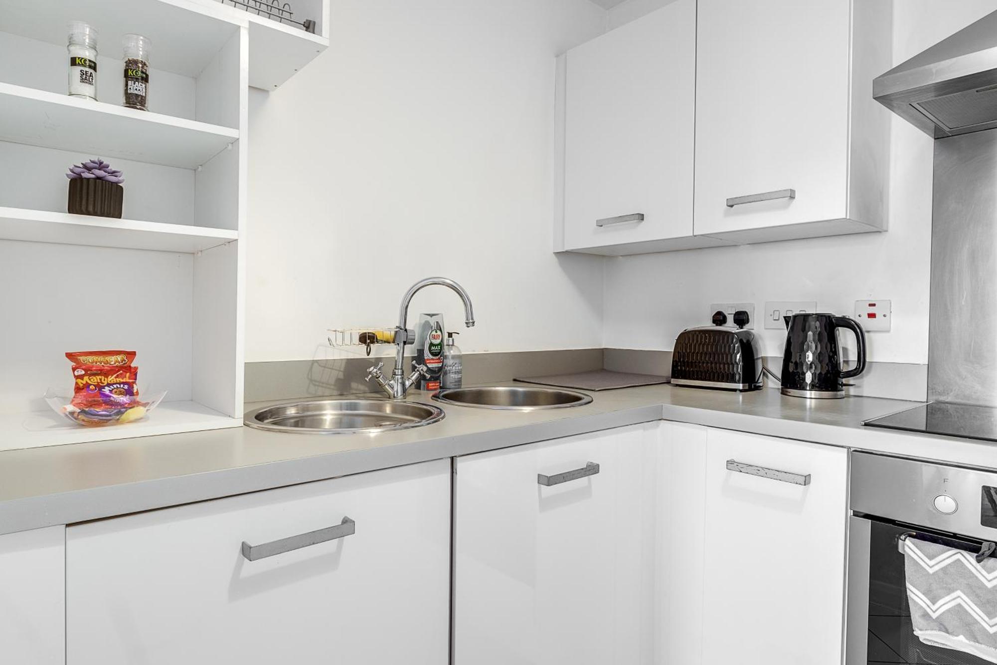 Central Suite Near Mailbox, King Bed, Ping Pong, Netflix, Sleeps 4 Birmingam Exterior foto